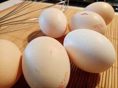 Интересный кулинарный прием: для чего нужно трясти яйца перед их варкой - belnovosti.by