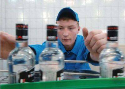 Из чего в России на самом деле делают водку? - chert-poberi.ru - Россия