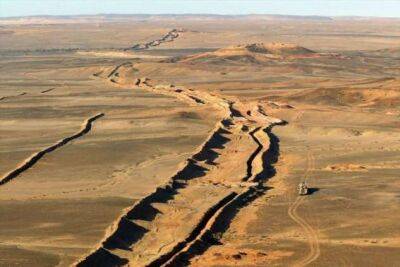Самое длинное минное поле мира (7 фото) - chert-poberi.ru - Испания - Марокко - Мавритания
