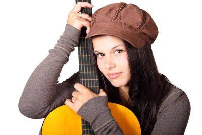 Как научиться играть на гитаре, не выходя из дома? - lifehelper.one
