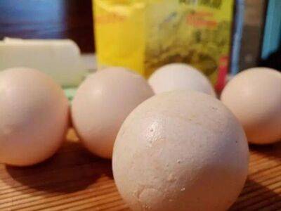 Зачем натирать яйца маслом: простая хитрость запасливых хозяек - lifehelper.one