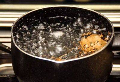 Чем отмыть пригоревшую кастрюлю: 6 способов, которые спасут вашу посуду - lifehelper.one