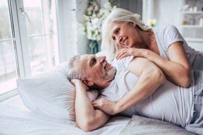 Интимная жизнь в старости: как сохранить страсть и удовольствие в зрелом возрасте - lifehelper.one
