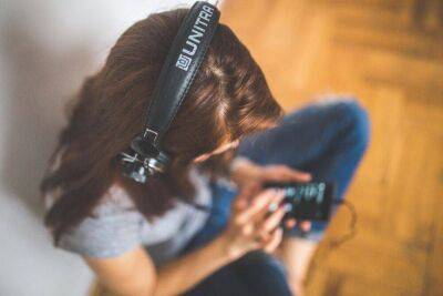 Прослушивание музыки онлайн и оффлайн — главные плюсы и минусы - lifehelper.one