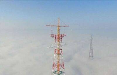 Китайцы построили самую высокую ЛЭП, поднимающуюся на 380 метров над горами - chert-poberi.ru - Ссср - Китай