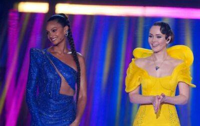 Відсилання до синьо-жовтого полотна: Юлія Саніна та Аліша Діксон вразили "парним" вбранням на Євробаченні 2023 - hochu.ua