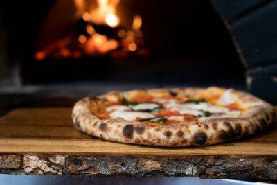 DELFI рекомендует: Шесть латвийских пиццерий, пиццы в которых пекут "как в Италии" - rus.delfi.lv - Италия - Латвия - Рига - Неаполь