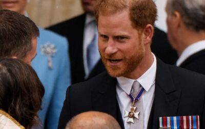 Обличчя буквально перекосилося: у Мережу потрапила реакція принца Гаррі на появу батька та брата (ФОТО) - hochu.ua - місто Лондон