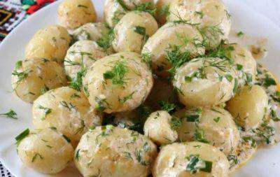 Неймовірна молода картопля з йогуртовим соусом (РЕЦЕПТ) - hochu.ua