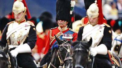 королева Елизавета II (Ii) - Pa Media - король Карл III (Iii) - Верхом на коне: король Карл III принял первый парад по случаю своего дня рождения - fokus-vnimaniya.com - Лондон - Англия
