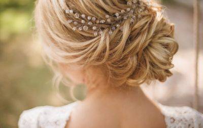 Просто і зі смаком. Наймодніші ідеї зачісок на весілля з зібраним волоссям (ФОТО) - hochu.ua