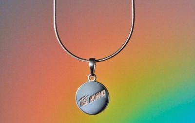 "Тобі можна бути (з) ким захочеш": український бренд womán jewelry випустив прикрасу на підтримку ЛГБТ+ військових - hochu.ua - місто Лондон - місто London