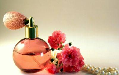 Обираємо парфуми за віком: які аромати можуть вас сильно “підставити” - hochu.ua