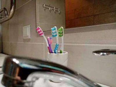 Игорь Зур - Зачем хранить зубную щетку рядом со стиральной машиной: хитрость не каждый знает - lifehelper.one