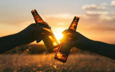 Вчені дізналися, який алкоголь найнебезпечніший у спеку: чим не варто захоплюватись влітку - hochu.ua - Сша