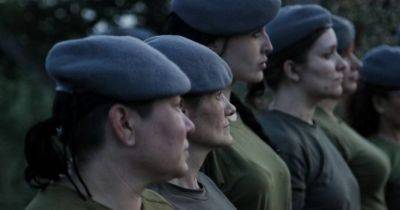 Жінки 128 бригади пройшли випробування на право носити берет кольору ґрунту: подробиці - womo.ua