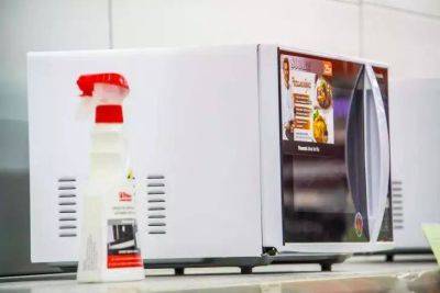 Марин Михалап - Как очистить микроволновую печь с помощью уксуса и соды: опытные хозяйки раскрыли секрет - lifehelper.one