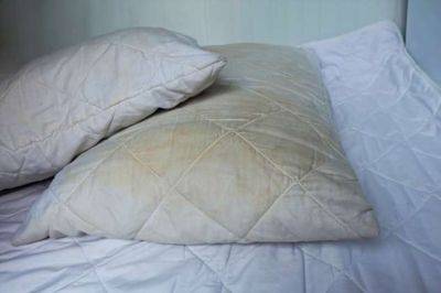 Как избавиться от желтых пятен на подушках: 4 эффективных способа - milayaya.ru