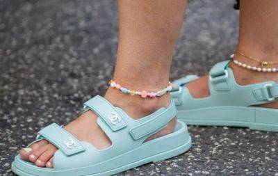 Модні сандалі літа 2023: найкрасивіші варіанти для особливих випадків і на щодень - hochu.ua