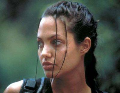Анджелина Джоли - Лариса Крофт - 10 вещей, которые доказывают, что у Анджелины Джоли золотое сердце - chert-poberi.ru - Камбоджа