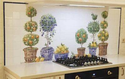 Блистки, орнамент чи малюнки: наймодніші кухонні фартухи з мозаїки (ФОТО) - hochu.ua