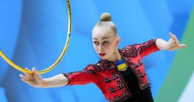 Українська художня гімнастка Христина Погранична завоювала два «золота» та одне «срібло» - womo.ua