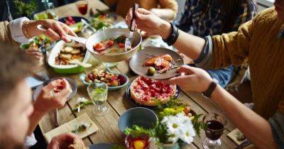 Смак літа на тарілці: топ рецептів із серпневих фруктів та овочів, які варто приготувати - womo.ua
