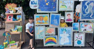 У Смілі 5-річний хлопчик продає свої картини заради допомоги ЗСУ: фото та відео - womo.ua