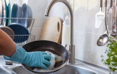Не знаєте, як очистити посуд від нагару? Скористайтеся цим простим лайфхаком - hochu.ua