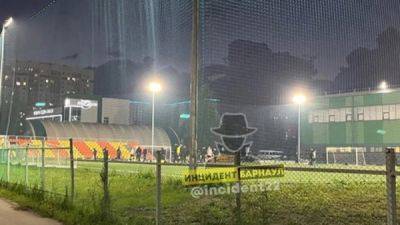Омоновцы задержали футболистов на территории барнаульского спорткомплекса - porosenka.net