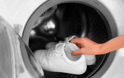 Відклеїться підошва та деформується матеріал: помилки, які не варто допускати під час прання кросівок - hochu.ua