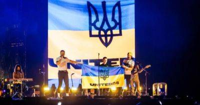 UNITED24 розігрує український прапор з автографами учасників Imagine Dragons: деталі - womo.ua