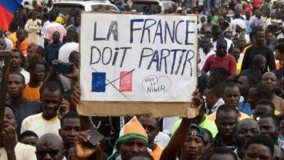 Хунта Нигера требует отъезда французского посла, но Париж не готов подчиниться путчистам. К чему это может привести? - fokus-vnimaniya.com - Сша - Франция - Париж - Вашингтон - Нигер - Африканская