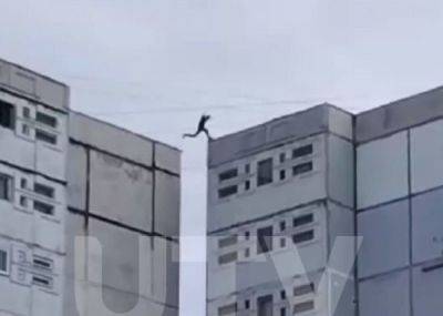 В Уфе подросток прыгнул с крыши девятиэтажки на соседний дом - porosenka.net - Уфа