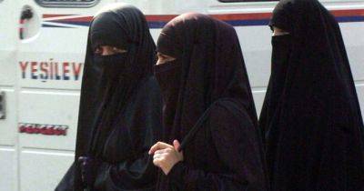 У Франції дівчатам заборонили вдягати до школи мусульманську абаю - womo.ua - Франция