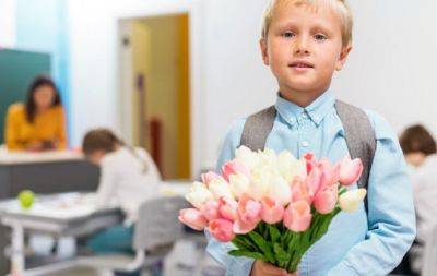Букет для улюбленої вчительки: як обрати красиві квіти не за всі гроші і щоб довго стояли - hochu.ua