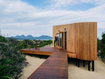 Деревянный домик в стиле «Tiny-house» среди песчаных дюн в Австралии - porosenka.net - Австралия