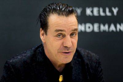 Тилль Линдеманн - С фронтмена Rammstein Тилля Линдеманна сняли обвинения в сексуальном насилии - porosenka.net - Берлин - Австрия - Самара