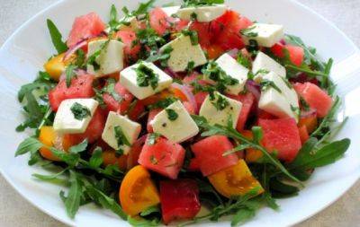 Такої страви ви ще не куштували: салат з томатами та кавуном (РЕЦЕПТ) - hochu.ua