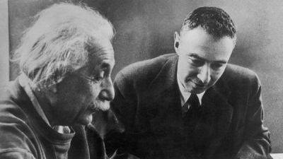 Альберт Эйнштейн - Кристофер Нолан - Роберт Оппенгеймер - Эйнштейн и Оппенгеймер: какой была реальная история взаимоотношений двух великих физиков - fokus-vnimaniya.com - Париж