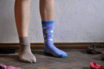 Елена Шимановская - Почему некоторые хозяйки не спешат выбрасывать дырявые носки: дело не в бережливости - lifehelper.one