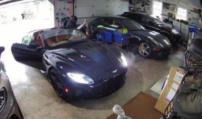 Aston Martin - Наглые угонщики отобрали у мужчины автомобиль в его гараже - porosenka.net - штат Коннектикут