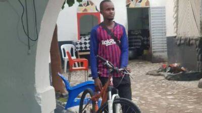 Молодой гвинеец проехал на велосипеде 4000 километров, чтобы поступить в университет - porosenka.net - Египет - Чад - Гвинея - Каир - Буркина-Фасо - Нигер - Мали - Бенин