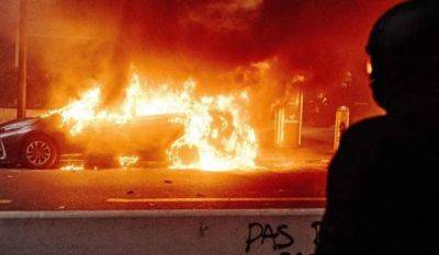 В новогоднюю ночь во Франции вандалы сожгли 745 автомобилей - porosenka.net - Франция - Берлин