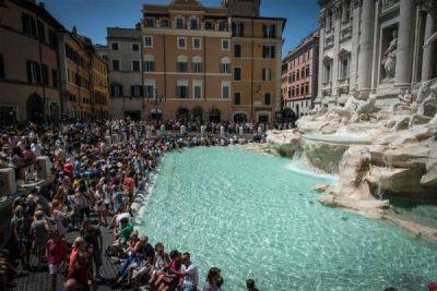 Туристы со всего мира набросали в фонтан Треви монеток на полтора миллиона евро за год - porosenka.net - Рим