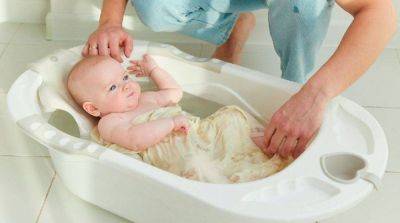 Какие аксессуары и туалетные принадлежности лучше выбрать для купания младенца? - lifehelper.one