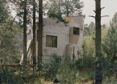 Изолированный дом-скульптура из бетона в мексиканском лесу - chert-poberi.ru