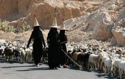 Зачем женщины из Хадрамута носят на голове полуметровые шляпы в 50-градусную жару - milayaya.ru - Саудовская Аравия - Оман - Йемен