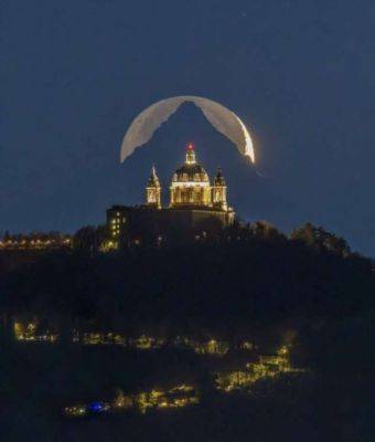 Итальянский фотограф Валерио Минато запечатлел церковь Суперга на фоне горы Монвизо и Луны №35221214012024 - chert-poberi.ru - Италия