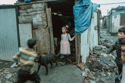 Жизнь цыганского гетто в Словакии на снимках Мануэлы Федерл - chert-poberi.ru - Евросоюз - Словакия